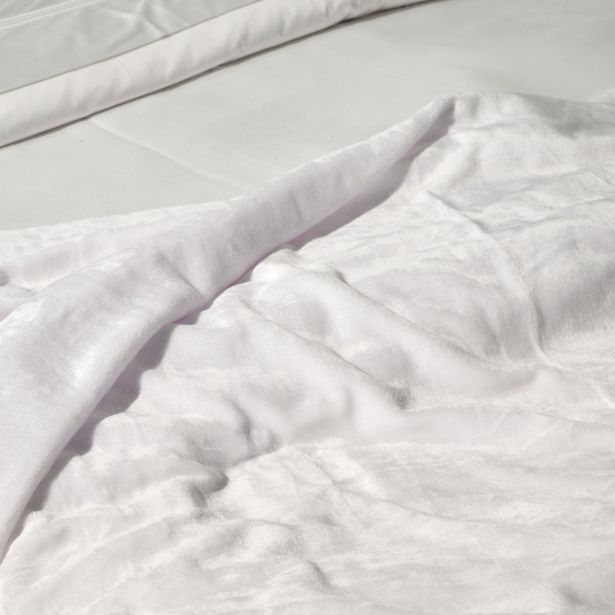 01 04 0082 Cobertor Supreme Branco 002